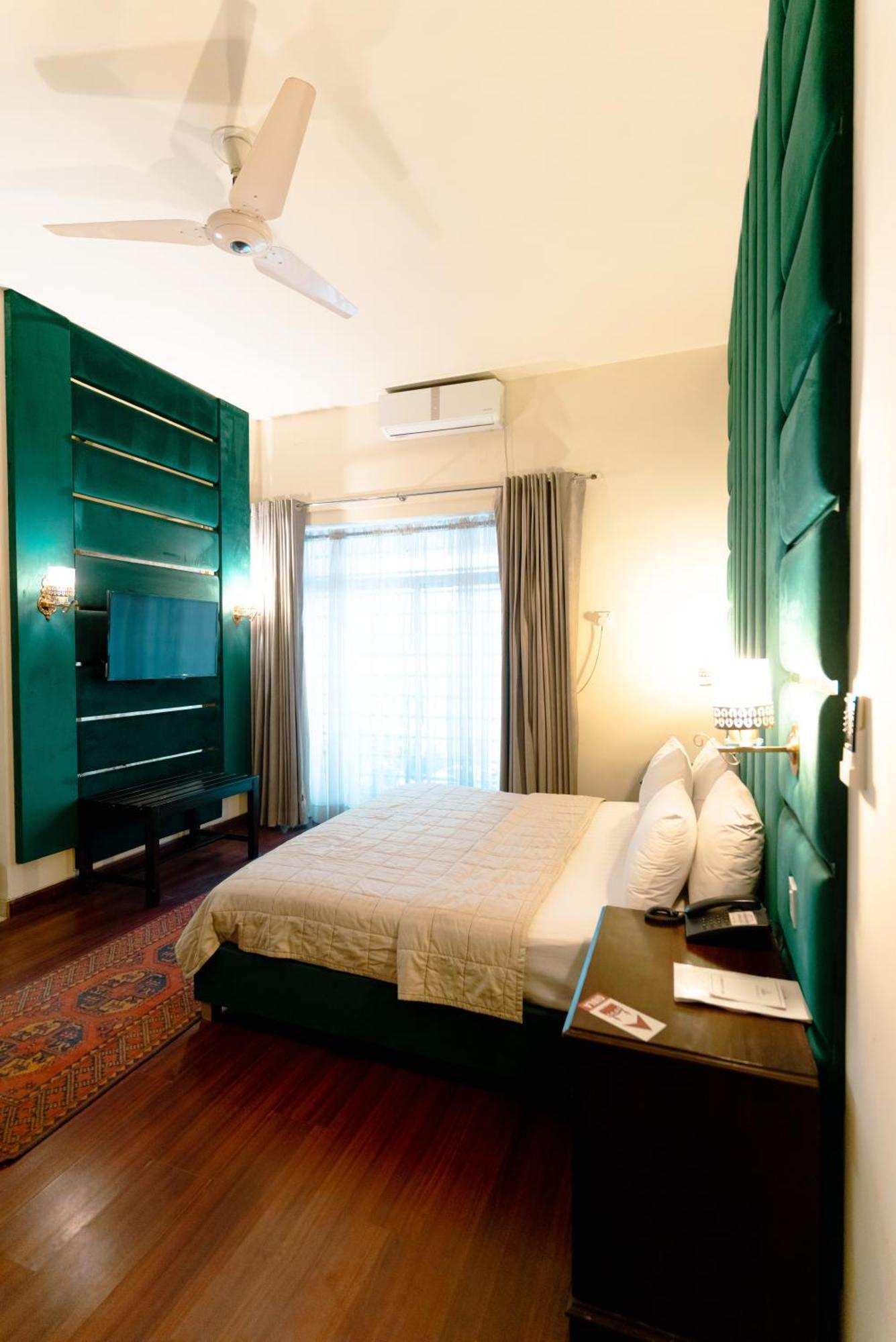 Hotel Vip House Peshawar Esterno foto