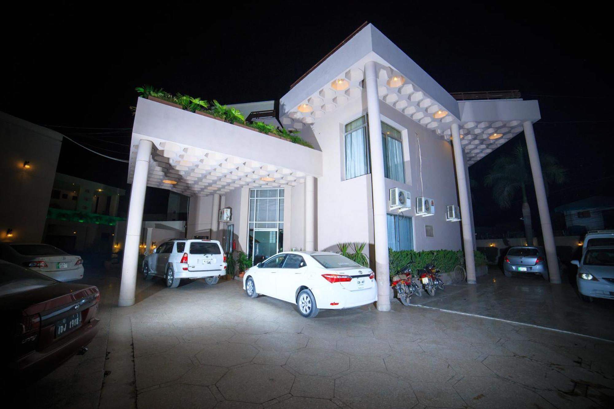 Hotel Vip House Peshawar Esterno foto