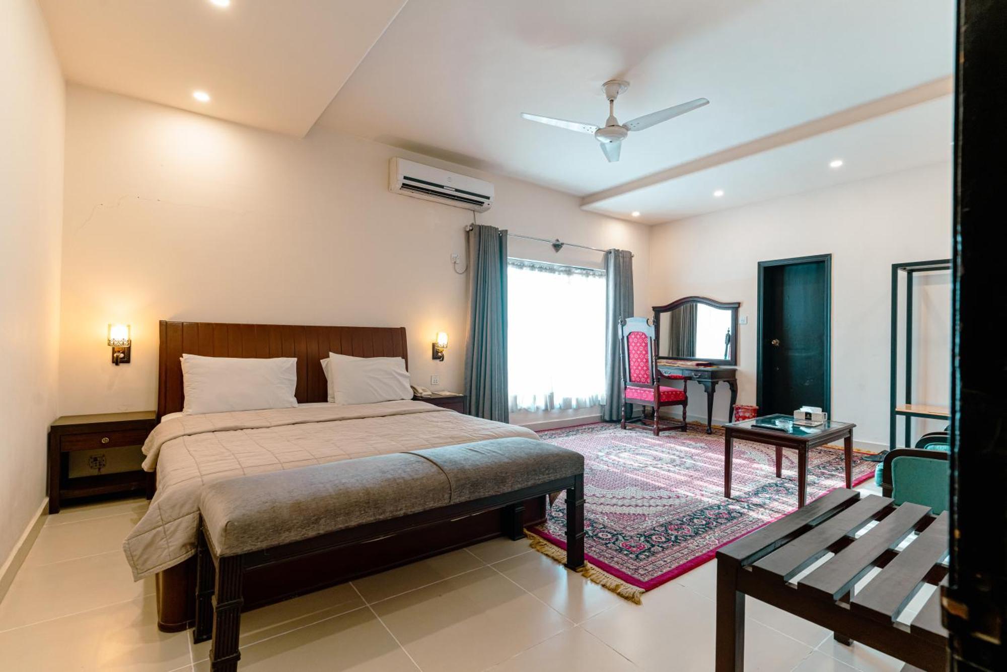 Hotel Vip House Peshawar Esterno foto