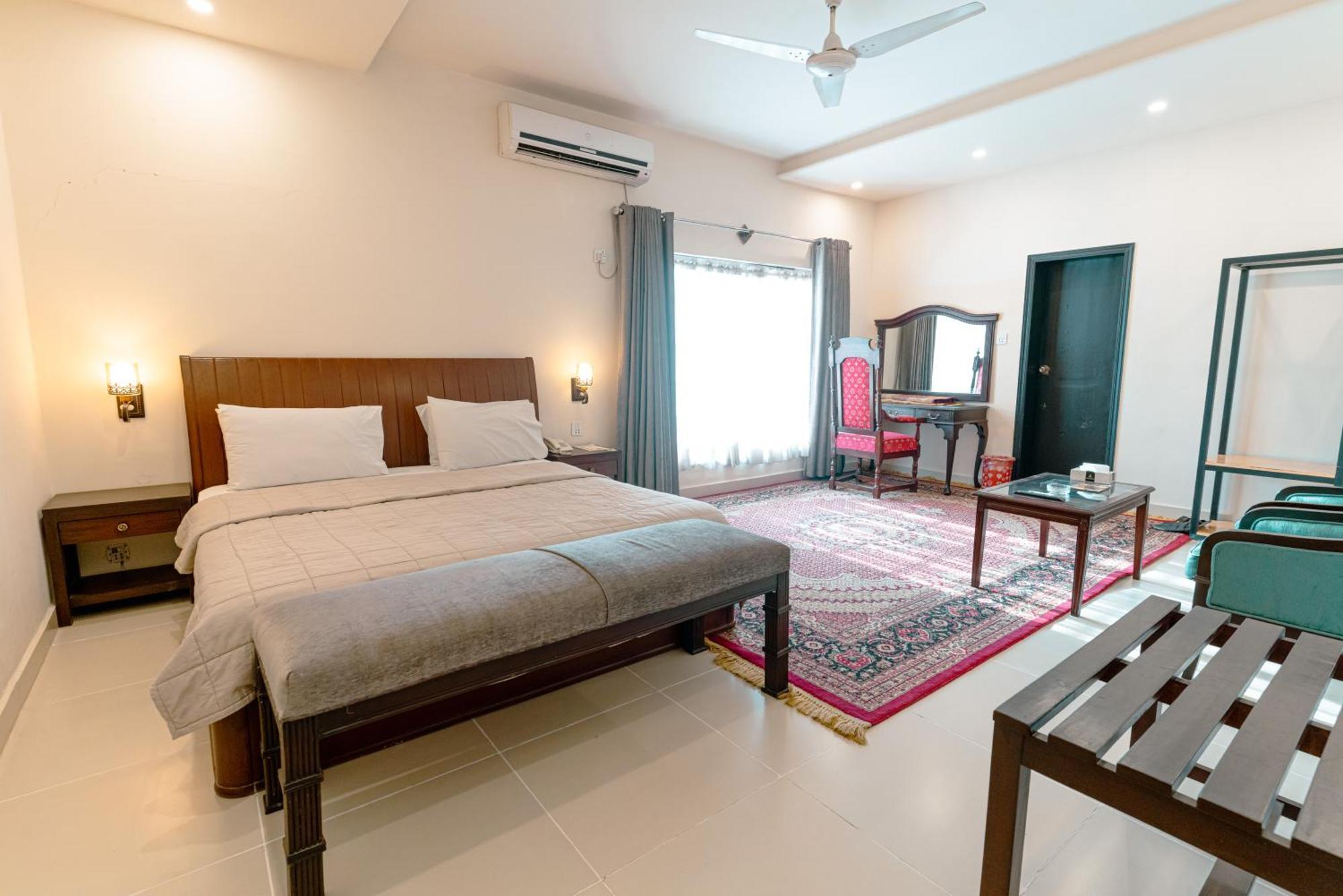 Hotel Vip House Peshawar Esterno foto