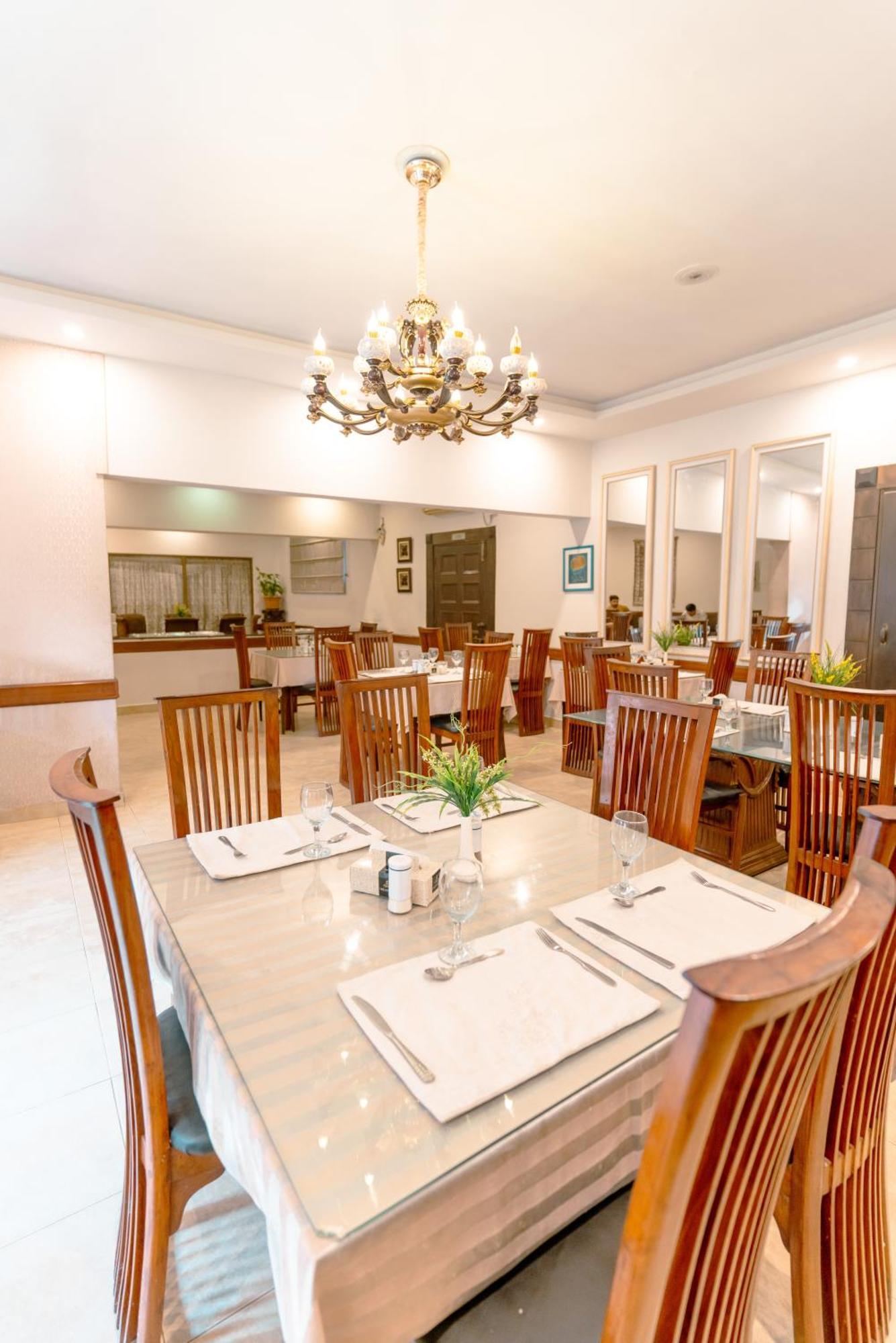 Hotel Vip House Peshawar Esterno foto