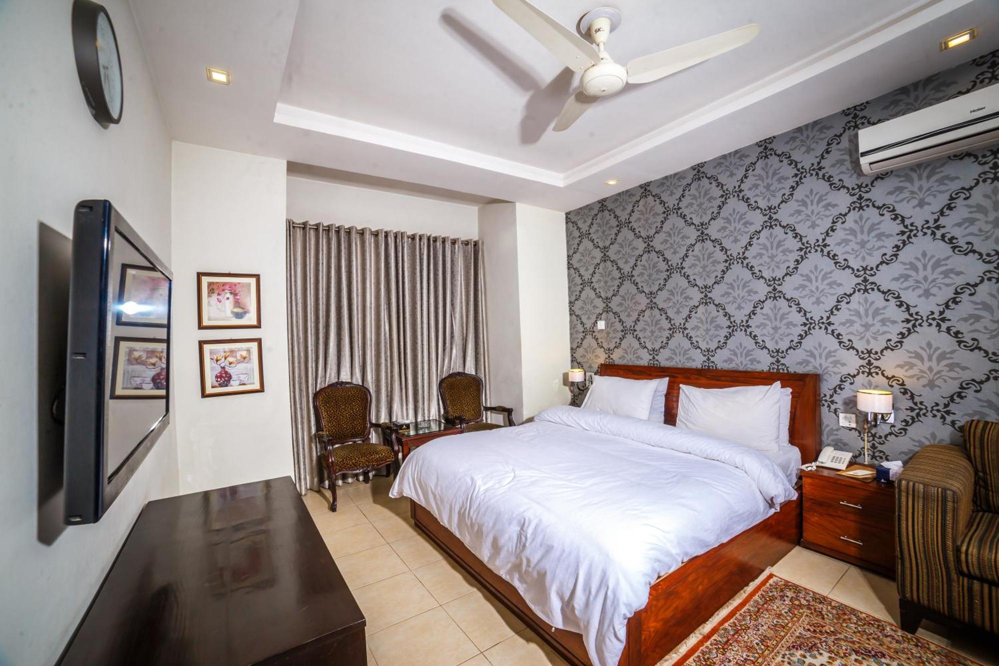 Hotel Vip House Peshawar Esterno foto