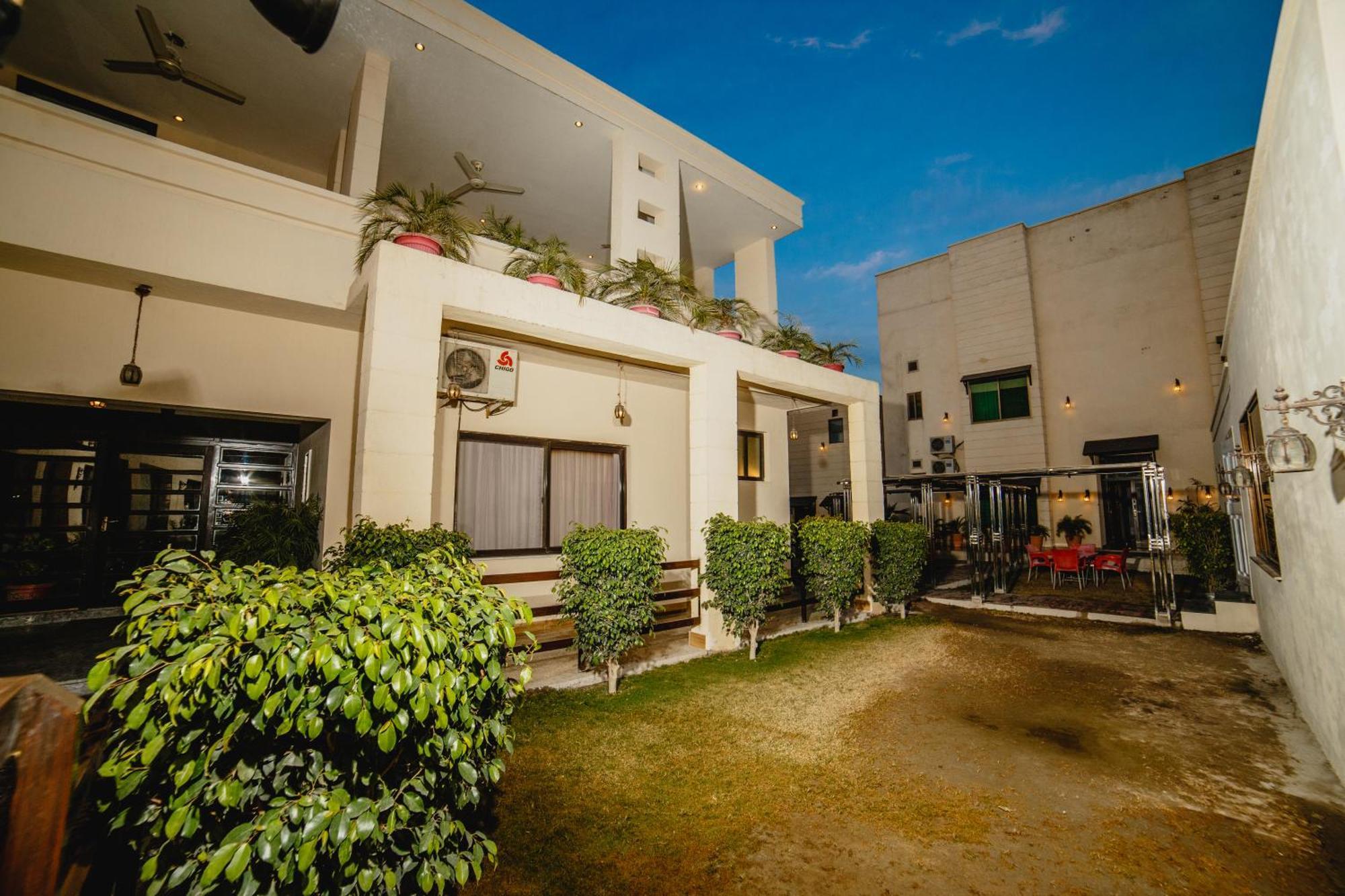Hotel Vip House Peshawar Esterno foto