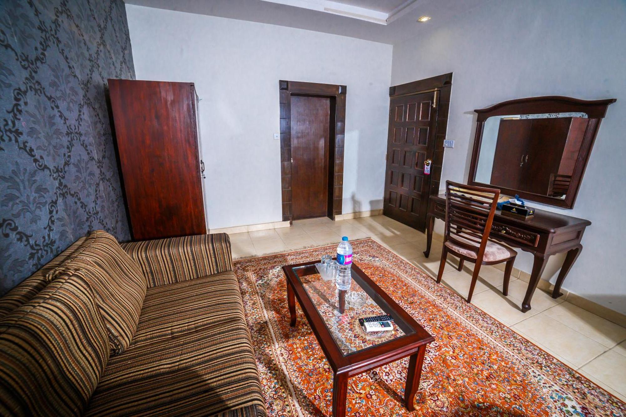 Hotel Vip House Peshawar Esterno foto